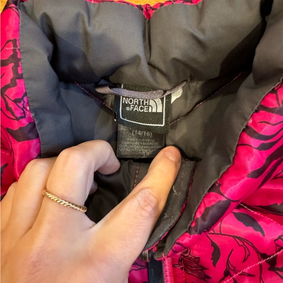 The north face girls puffer jacket coat size 14/ 16 - Picture 3 of 4